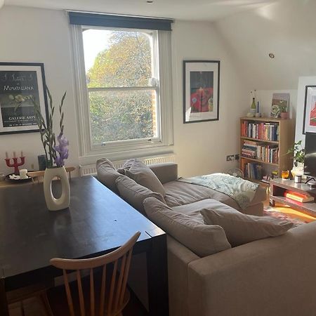 2 Bedroom Top Floor Flat, West Dulwich Free Street Parking 런던 외부 사진