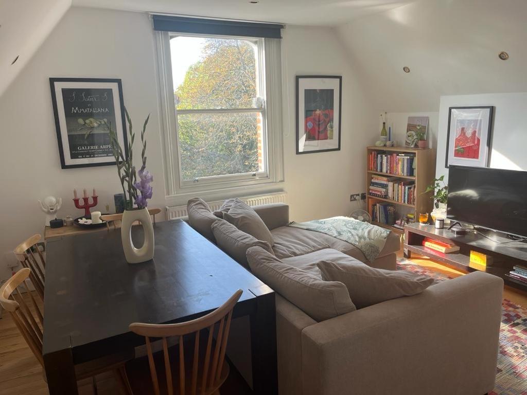 2 Bedroom Top Floor Flat, West Dulwich Free Street Parking 런던 외부 사진