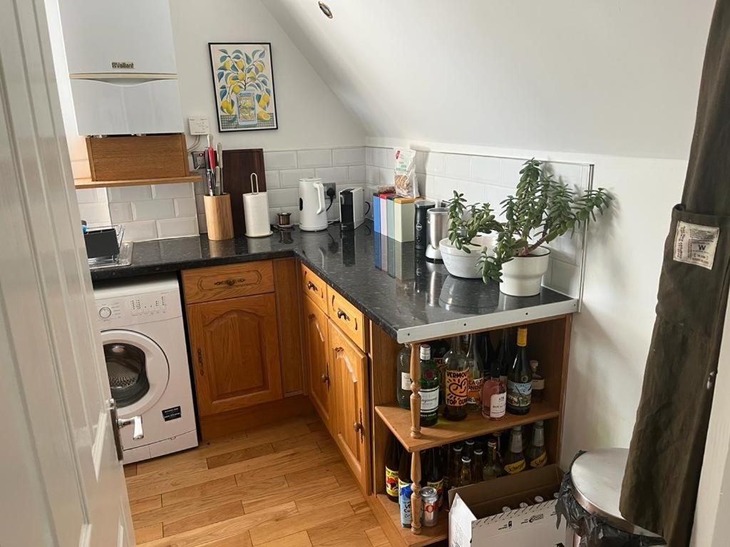 2 Bedroom Top Floor Flat, West Dulwich Free Street Parking 런던 외부 사진