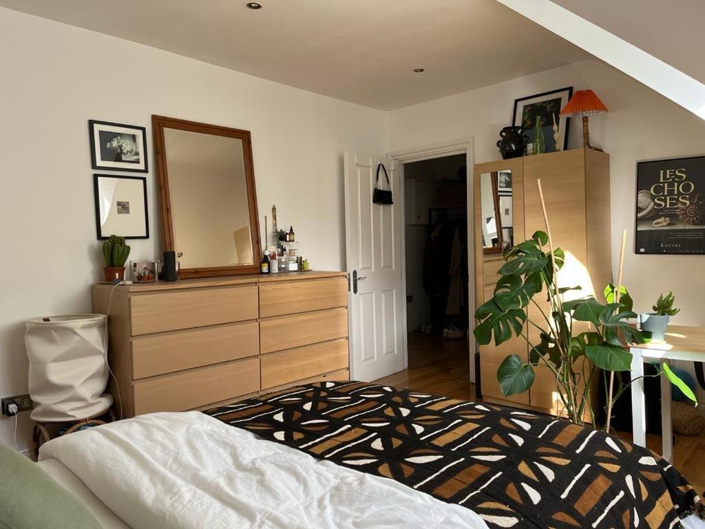 2 Bedroom Top Floor Flat, West Dulwich Free Street Parking 런던 외부 사진